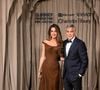 L’avocate portait une somptueuse robe drapée chocolat signée Versace, qui sublimait sa silhouette avec élégance.

Amal Clooney et son époux, George Clooney lors de la cérémonie des Albies au Musée d’Histoire naturelle de Londres. Photo par Backgrid UK/ Bestimage