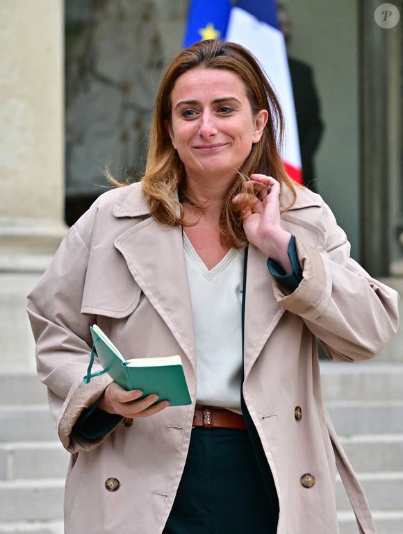 Marine Tondelier, secrétaire nationale du parti de gauche français Les Écologistes - Les chefs des partis politiques et des groupes parlementaires de l'Assemblée nationale votent du palais présidentiel de l'Elysée à Paris, France, le 10 octobre 2025. © Christian Liewig/Bestimage