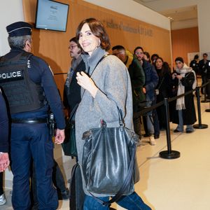 Géraldine Maillet, compagne de Daniel Riolo - Arrivées au tribunal correctionnel de Paris en marge du procès en diffamation entre Didier Deschamps et Daniel Riolo, le 20 novembre 2025.

 © Pierre Perusseau/Bestimage