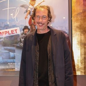 Bien loin de Montreuil, là où il vit, et qu'il adore pour "population composée de gens issus de plein de milieux sociaux, aux origines différente".

Reda Kateb, réalisateur à l'avant-première du film "Sur Un Fil" et débat avec Les Clowns stéthoscopes au Mérignac ciné à Mérignac, France, le 17 septembre 2024. © Jean-Marc Lhomer/Bestimage