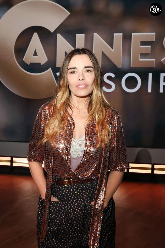 "Le corps est un instrument de travail, je danse comme on fait ses gammes", a-t-elle expliqué dans Gala.

Elodie Bouchez en backstage de l'émission "Cannes ce soir" lors du 79ème Festival International du Film de Cannes le 21 mai 2026. 

© Jack Tribeca / Bestimage