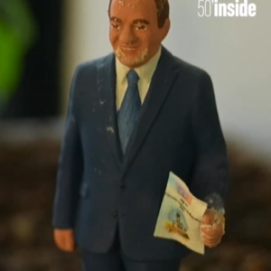 Située dans les Hauts-de-Seine, le deuxième département le plus riche de France derrière Paris d'après Le Journal du Net, cette demeure est grande, moderne, décorée avec du mobilier contemporain, et surtout munie d'une pièce spéciale où l'ancienne Miss France entrepose les objets fétiches du journaliste. 

Nathalie Marquay et sa maison des Hauts-de-Seine, "50'Inside".