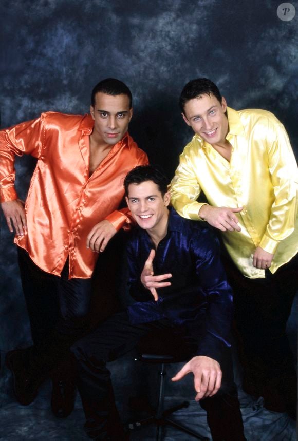 Arnaud, qui a partagé la vie du chanteur pendant 8 ans, a donné sa version des faits.

Adel Kachermi, Filip Nikolic et Frank Delay - Portrait des membres du groupe des "2 be 3". Le 8 décembre 1996. © Cédric Perrin / Bestimage