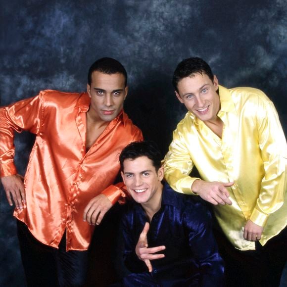 Arnaud, qui a partagé la vie du chanteur pendant 8 ans, a donné sa version des faits.

Adel Kachermi, Filip Nikolic et Frank Delay - Portrait des membres du groupe des "2 be 3". Le 8 décembre 1996. © Cédric Perrin / Bestimage