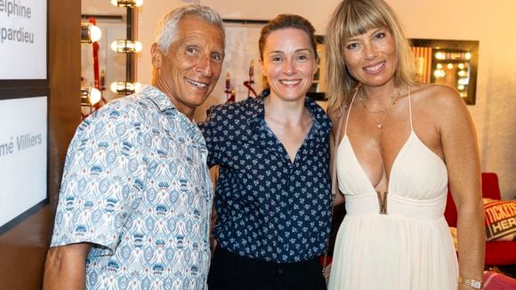 Nagui et Mélanie Page tout bronzés : le couple de sortie à Ramatuelle pour admirer Delphine Depardieu sur scène