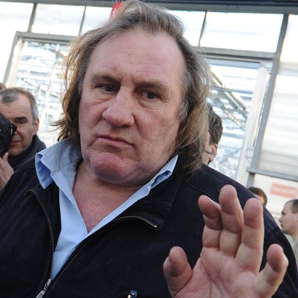 Gerard Depardieu rencontre les commercants de son quartier a Saransk lors d'une visite d'un complexe agricole le 24 fevrier 2013.
ITAR TASS / BESTIMAGE
