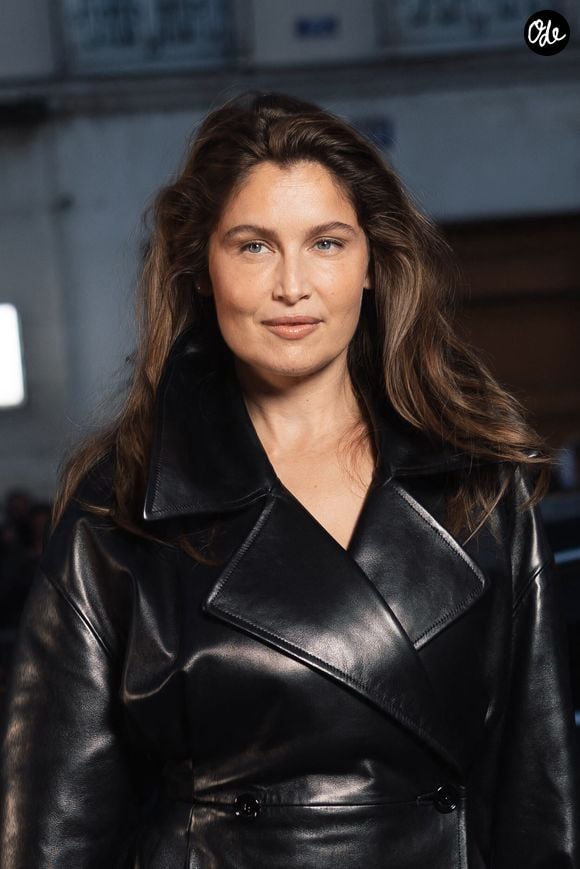 Semi-exclusif - Laetitia Casta au défilé Balenciaga Collection Femme Prêt-à-Porter Printemps/Eté 2026 lors de la Fashion Week de Paris (PFW), au centre Laennec, à Paris, France, le 4 octobre 2025. © Tiziano Da Silva for Balenciaga/Bestimage