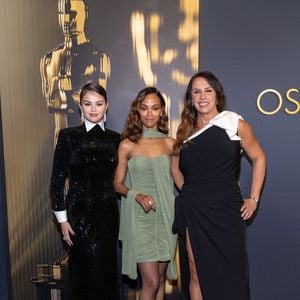 Selena Gomez, Zoe Saldaña, et Karla Sofía Gascón arrivent à la 15e cérémonie des Governors Awards dans la salle de bal Ray Dolby à Ovation Hollywood le dimanche 17 novembre 2024. Photo © 2024 A.M.P.A.S. viaThe Grosby Group