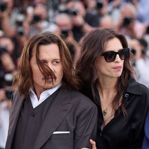 Johnny Depp et la réalisatrice Maïwenn au photocall de "Jeanne du Barry" lors du 76ème Festival International du Film de Cannes, le 17 mai 2023.
© Dominique Jacovides/Cyril Moreau/Bestimage