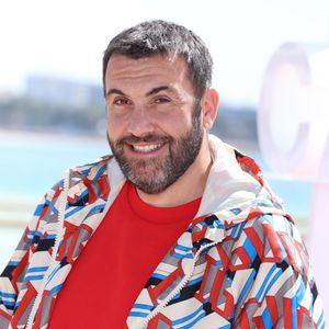 Lorsque nos confrères lui ont demandé s’il partait encore en vacances au camping, il a répondu :

Laurent Ournac lors du photo call de ''Camping paradis'  sur la plage du Majestic lors de la 7eme saison de 'CanneSeries' à Cannes le 6 Avril 2024. © Denis Guignebourg/BestImage