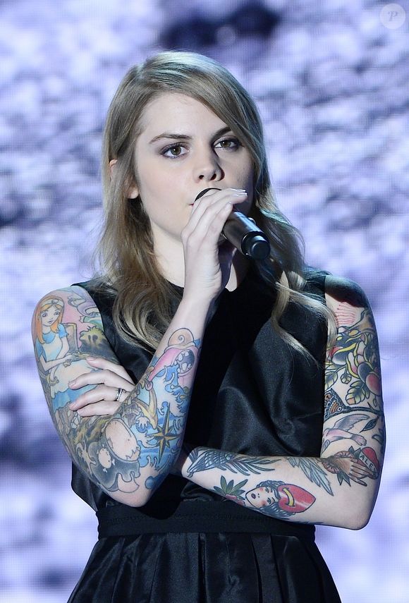 Coeur de Pirate (Béatrice Martin) - Enregistrement de l'émission "Vivement Dimanche" le 1er octobre 2014 au Studio Gabriel à Paris, pour une diffusion le 5 octobre 2014. (Coadic Guirec / Bestimage).