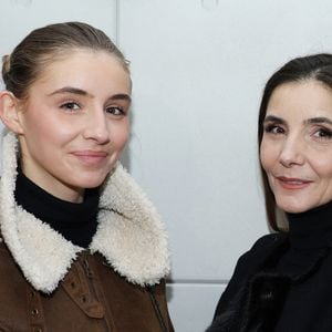 Exclusif - La princesse Clotilde Courau de Savoie et sa fille Vittoria de Savoie - Vernissage de l'exposition "Liaisons dangereuses & Métamorphoses" du créateur Elie Top à l'occasion de ses 10 ans de création chez Christie's à Paris le 27 janvier 2025. © Denis Guignebourg/BestImage