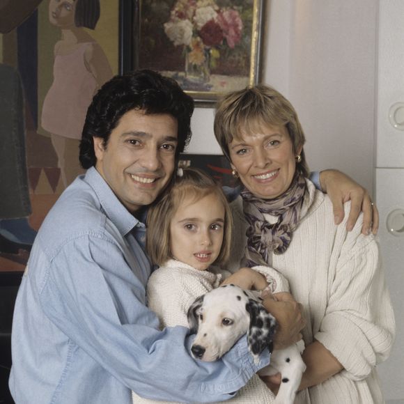 Archives - En Belgique, chez lui près de Liège, rendez-vous avec Frédéric FRANÇOIS, sa femme Monique, leur fille Victoria et leur chien. Le 13 avril 1995 © Bruno Schneider via Bestimage