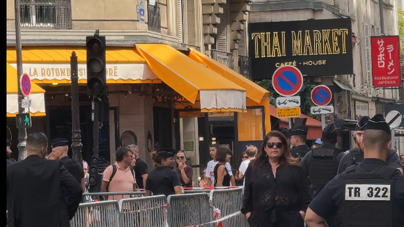 Raquel Garrido - Arrivées aux obsèques de Thierry Ardisson en l’église Saint-Roch de Paris, France, le 17 juillet 2025. © Jean-Baptiste Baud / Bestimage