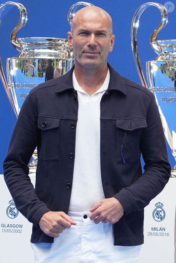 Zinedine Zidane lors de sa présentation en tant que nouveau joueur du Real Madrid CF le 16 juillet 2024 au stade Santiago Bernabeu à Madrid, Espagne - Photo Laurent Lairys / ABACAPRESS.COM