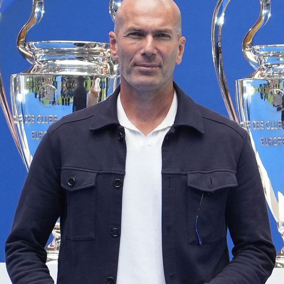Zinedine Zidane lors de sa présentation en tant que nouveau joueur du Real Madrid CF le 16 juillet 2024 au stade Santiago Bernabeu à Madrid, Espagne - Photo Laurent Lairys / ABACAPRESS.COM