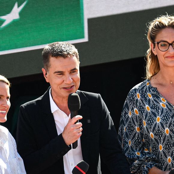 Elle n'était pas présente aux commentaires du dernier Roland-Garros sur France TV. 
L'équipe des commentateurs sportifs de France Télévision Justine Henin, Laurent Luyat et Mary Pierce lors de la finale du tournoi de Roland Garros 2022, le 05 juin 2022 - Photo Joly V/ANDBZ/Abacapress.com.