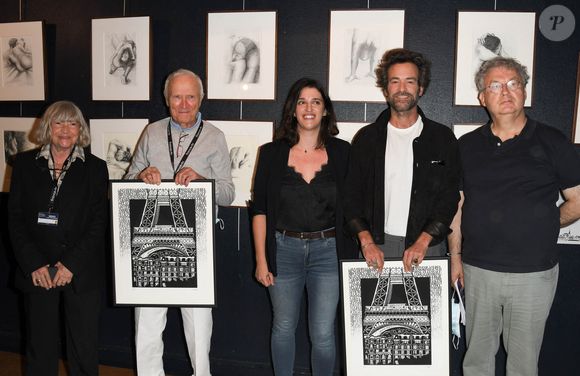 Marie-France Brière, Jérôme Seydoux, Audrey Sedano, Romain Duris, Dominique Besnehard lors de l'inauguration de l'exposition "Feroce" de Romain Duris à l'espace Franquin lors du festival du film francophone de Angoulême le 24 août 2021.

© Coadic Guirec / Bestimage