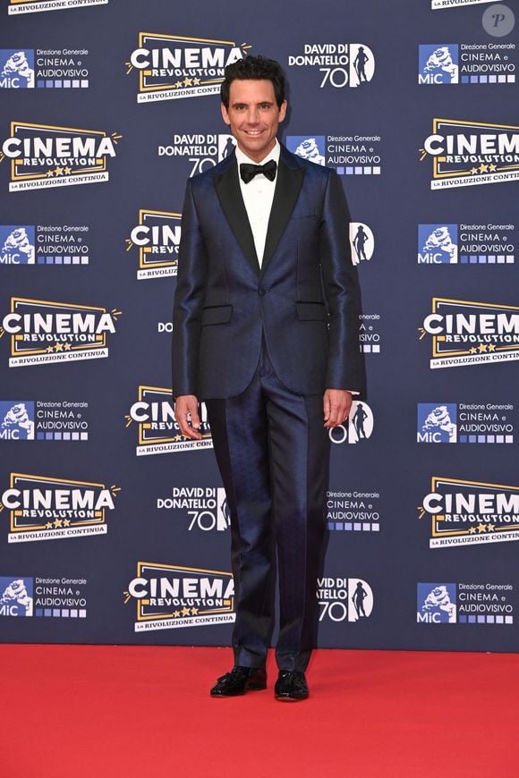 "Mais, émotionnellement, tout ça n’est pas une prison. Je pense que pour que ça dure, il faut à tout prix éviter que l’amour devienne de la codépendance", a-t-il confié.

Mika - Les célébrités lors de la 70ème cérémonie des "David di Donatello Awards" à Rome, le 7 mai 2025.