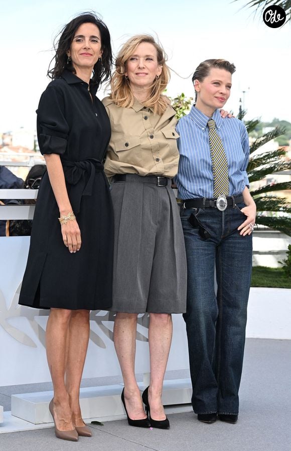 La réalisatrice française Charline Bourggeois-Taquet, ainsi que les actrices Mélanie Thierry et Léa Drucker, assistent à une séance photo pour le film « Une vie de femme » lors du 79e Festival de Cannes, à Cannes, en France, le jeudi 14 mai 2026. Photo de Rune Hellestad/UPI/ABACAPRESS.COM