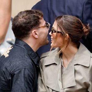 Antoine Dupont et sa compagne Iris Mittenaere en tribunes lors de la finale messieurs des Internationaux de France de Tennis de Roland Garros 2025 (jour 15), à Paris, France, le 8 juin 2025. © Cyril Moreau/Bestimage