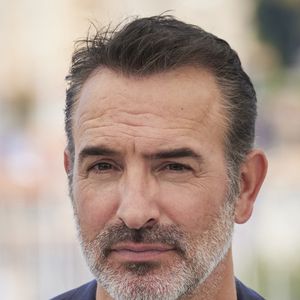 L’acteur avait déjà montré ses talents musicaux avec le titre humoristique "Le casse de Brice", lié à son personnage de Brice de Nice.

Jean Dujardin au photocall du film Oss 117 : Alerte Rouge En Afrique Noire lors du 74ème festival international du film de Cannes le 17 juillet 2021

© Borde / Jacovides / Moreau / Bestimage