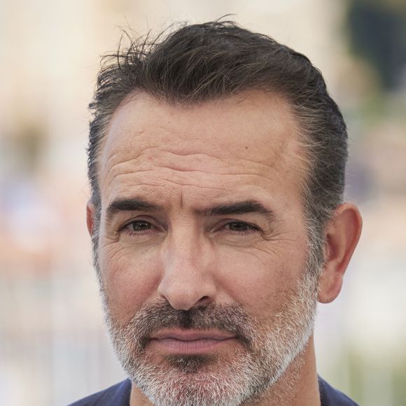 L’acteur avait déjà montré ses talents musicaux avec le titre humoristique "Le casse de Brice", lié à son personnage de Brice de Nice.

Jean Dujardin au photocall du film Oss 117 : Alerte Rouge En Afrique Noire lors du 74ème festival international du film de Cannes le 17 juillet 2021

© Borde / Jacovides / Moreau / Bestimage
