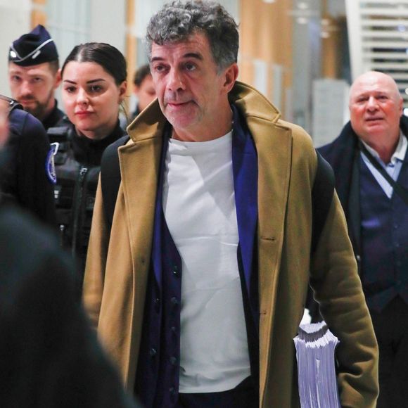 Procès de Stéphane Plaza : L'animateur sort du tribunal correctionnel de Paris après le réquisitoire : Une peine de 18 mois de prison avec sursis et 10 000 euros d’amende a été requise à son encontre le 9 janvier 2024. Le jugement sera rendu le 18 février. 

© Christophe Clovis / Bestimage