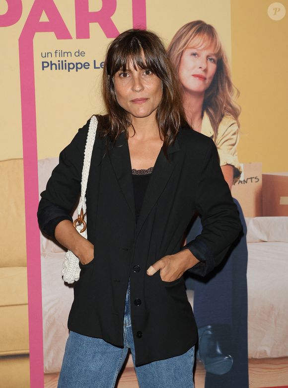 Flore Bonaventura y joue Amandine Boyer, la mère de Tom, rôle central de l’intrigue.

Flore Bonaventura - Avant-première du film "Nouveau départ" à l'UGC Ciné Cité les Halles à Paris 18 septembre 2023. © Coadic Guirec/Bestimage