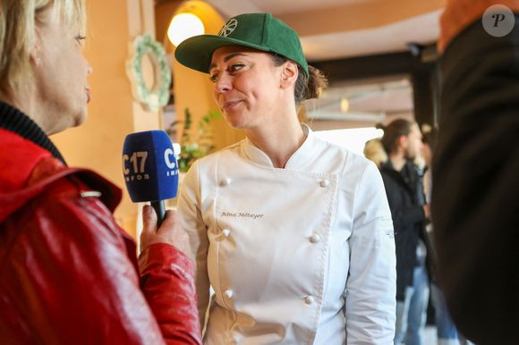 "On vit toujours dans notre 50m2 au cinquième sans ascenseur, dans le XVe arrondissement, avec nos deux enfants. On a aussi une maison en Normandie à deux heures de Paris".

La meilleure pâtissière du monde Nina Métayer lors de l’inauguration de sa boulangerie-patisserie "Fournil par Nina" à La Rochelle, France, le 16 novembre 2024. Distinguée Pâtissière Mondiale 2023 par l’Union Internationale des Boulangers Pâtissiers et World’s Best Pastry Chef 2024 par les World’s 50’s Best, Nina Métayer ouvre deux établissements dans sa ville natale, "Le Fournil par Nina" et "Chez Paillat par Nina". © Jean-Marc Lhomer/Bestimage