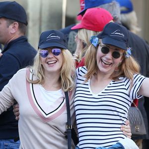 Ludivine Sagnier, Julie Depardieu - Traditionnel remake du célèbre film de Louis Lumière de 1895 "La Sortie de l'usine Lumière à Lyon" à l'occasion du 8ème Festival Lumière à Lyon. Le 15 octobre 2016. © Dominique Jacovides / Bestimage