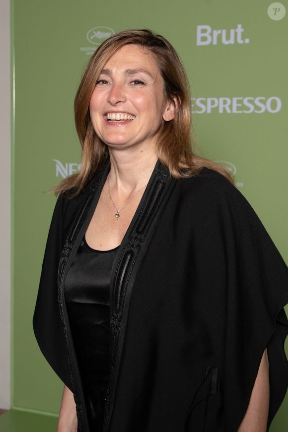 Julie Gayet - Soirée Nespresso x Brut 2025 lors du 78ème Festival de Cannes à La Plage Nespresso le 15 mai 2025. © Lionel Urman/Bestimage