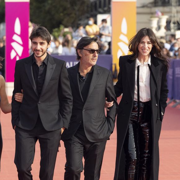 Ben Attal, Yvan Attal et Charlotte Gainsbourg ( présidente du jury) - Première du film "Les choses humaines" lors de la 47éme édition du Festival du Cinéma Américain de Deauville le 11 septembre 2021.

© Olivier Borde / Bestimage