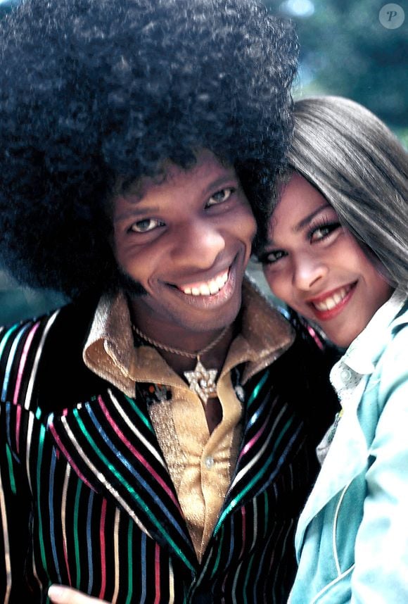 Finalement, c'est auprès des siens que Sly Stone a rendu son dernier souffle.

Sly Stone et sa femme, Kathy Silva.

Photo : Zuma Press / Bestimage