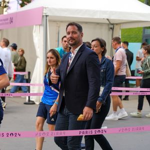 Thomas Pesquet et Anne Mottet à Paris le 4 août 2024.

Backgrid USA / Bestimage