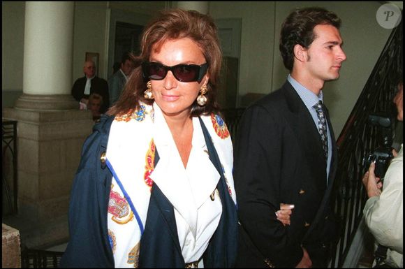 Il s'agit de la comtesse Maria-Luisa Rizzoli, dite "Ljuba"

Maria Luisa Rizzoli se présente au tribunal correctionnel de Grasse
DOMINIQUE JACOVIDES / BESTIMAGE