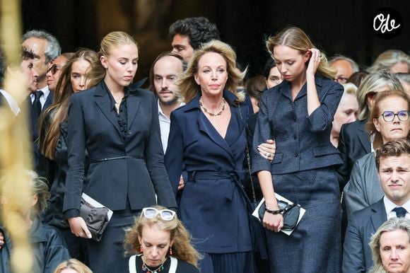 Camilla de Bourbon des Deux-Siciles , ses filles, la princesse Maria Carolina de Bourbon des Deux-Siciles et Maria Chiara de Bourbon des Deux-Siciles - Sortie des obsèques de Mathilde Favier en l'église Saint-Sulpice à Paris le 31 aout 2026. © Dominique Jacovides-Cyril Moreau/Bestimage