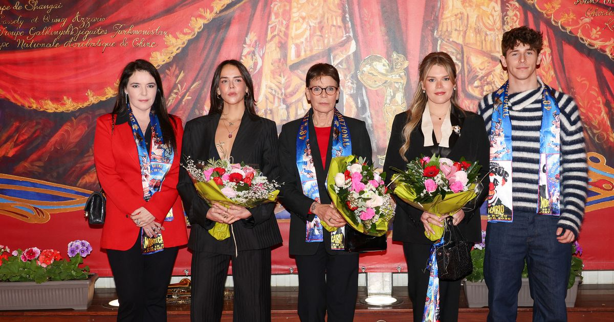 Stéphanie de Monaco et ses filles Pauline et Camille accompagnées d’un jeune homme qui perce dans son milieu