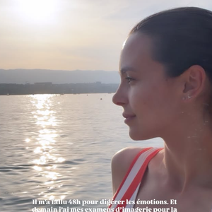 "Il y avait 50% de chances qu’elle pète de nouveau. Je ne vous l’avais pas dit, mais le chirurgien l’avait prédit", révèle-t-elle aujourd'hui. Une lésion profonde qu'elle a tenu à ériger en message de prévention : "Une entorse n'est jamais une simple entorse".

Marine Lorphelin sur Instagram