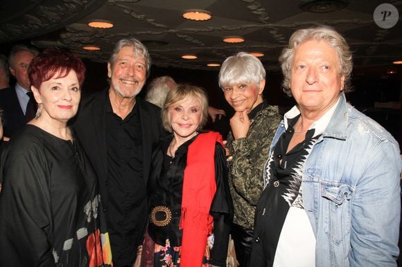 Fabienne Thibeault, Gilles Dreu, Sophie Darel, Yolande, la femme de Gilles Dreu et Alain Turban à "La Nouvelle Eve" à Paris le 11 mai 2022.