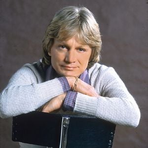 Lorsque Claude François décède, il y a 48 ans jour pour jour ce lundi, ses fils n'ont que neuf et huit ans.

Archives - En France, Claude François posant en studio.
Jean Lenoir via Bestimage