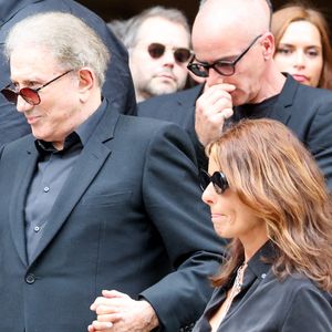 Michel Drucker, Faustine Bollaert - Sorties des obsèques de Thierry Ardisson en l’église Saint-Roch de Paris, France, le 17 juillet 2025. © Clovis-Jacovides/Bestimage