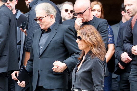 Michel Drucker, Faustine Bollaert - Sorties des obsèques de Thierry Ardisson en l’église Saint-Roch de Paris, France, le 17 juillet 2025. © Clovis-Jacovides/Bestimage