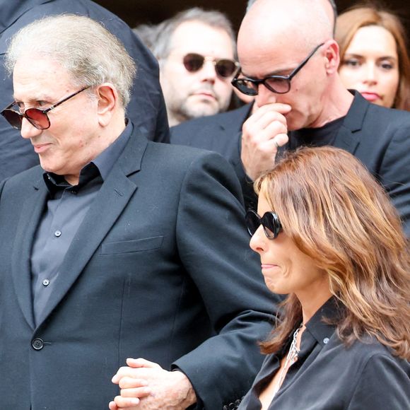 Michel Drucker, Faustine Bollaert - Sorties des obsèques de Thierry Ardisson en l’église Saint-Roch de Paris, France, le 17 juillet 2025. © Clovis-Jacovides/Bestimage