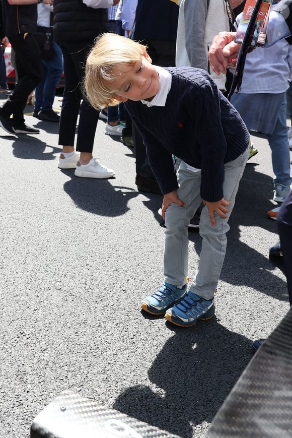 Francesco Casiraghi marche sur la voie de la grille lors de l'E-Prix Monaco, 7ème meeting du Championnat du Monde ABB FIA de Formule E 2022-23 à Monaco, le 6 mai 2023. ©  Marco Piovanotto/ABACAPRESS.COM