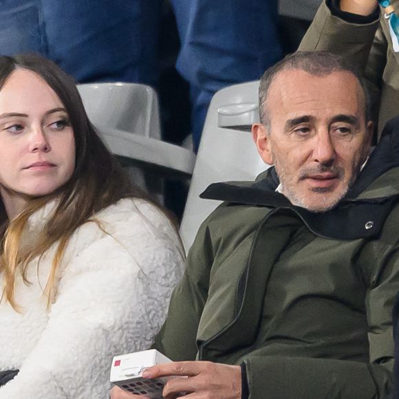 Elie Semoun et Aude assistent au match de quart de finale de la Coupe du monde de rugby 2023 entre la France et l'Afrique du Sud au Stade de France le 15 octobre 2023 à Saint-Denis, en banlieue parisienne, France. Photo par Laurent Zabulon/ABACAPRESS.COM