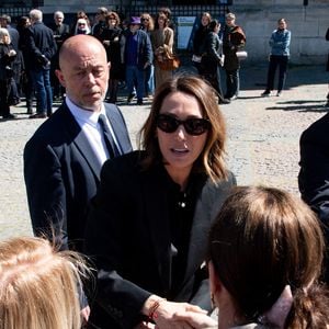 Laura Smet - Sorties des obsèques de Nathalie Baye en l'église Saint-Sulpice à Paris le 24 avril 2026. © Lionel Urman / Bestimage