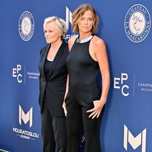 Muriel Robin et sa femme Anne Le Nen - 10ème édition du Gala de Charité de Patrick Mouratoglou à l'Académie Mouratoglou à Biot Sophia Antipolis, le 23 juin 2024.
 © Bruno Bebert/Bestimage