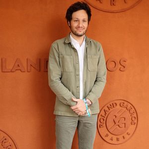 "Je t'aime et je t'admire et il fallait que je sois là, présent, ne serait-ce que pour t'écouter."
Le chanteur Vianney au village lors des Internationaux de France de Tennis de Roland Garros 2025, à Paris, France, le 6 juin 2025. © Jacovides-Moreau/Bestimage