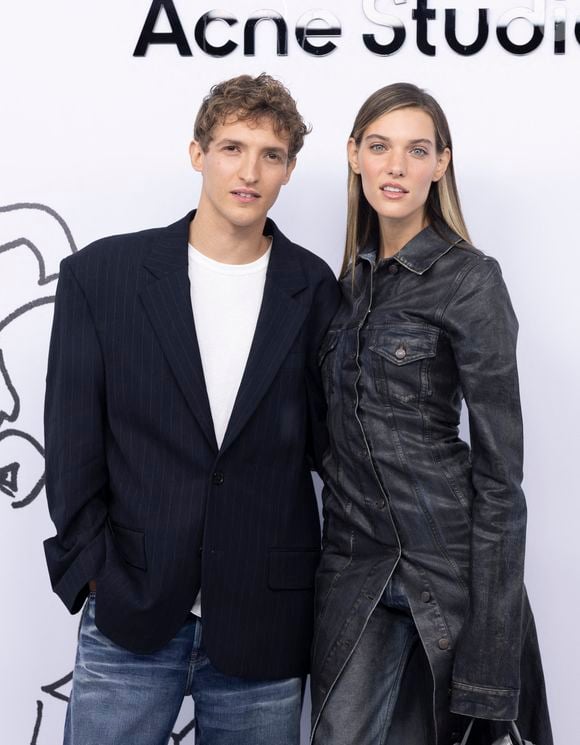 Aliocha Schneider et sa compagne Charlotte Cardin - Photocall du défilé de mode Femmes Printemps/Été 2025 "Acne Studio" lors de la fashion week de Paris. Le 25 septembre 2024
© Olivier Borde / Bestimage